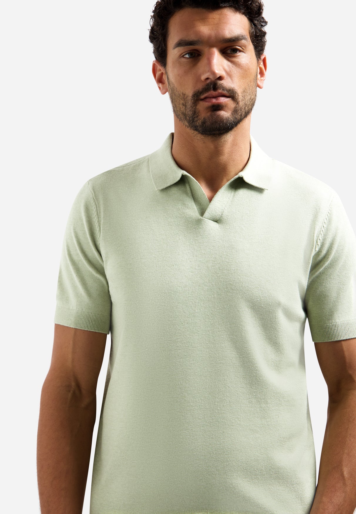 Knitted polo shirt with V-neck | Green