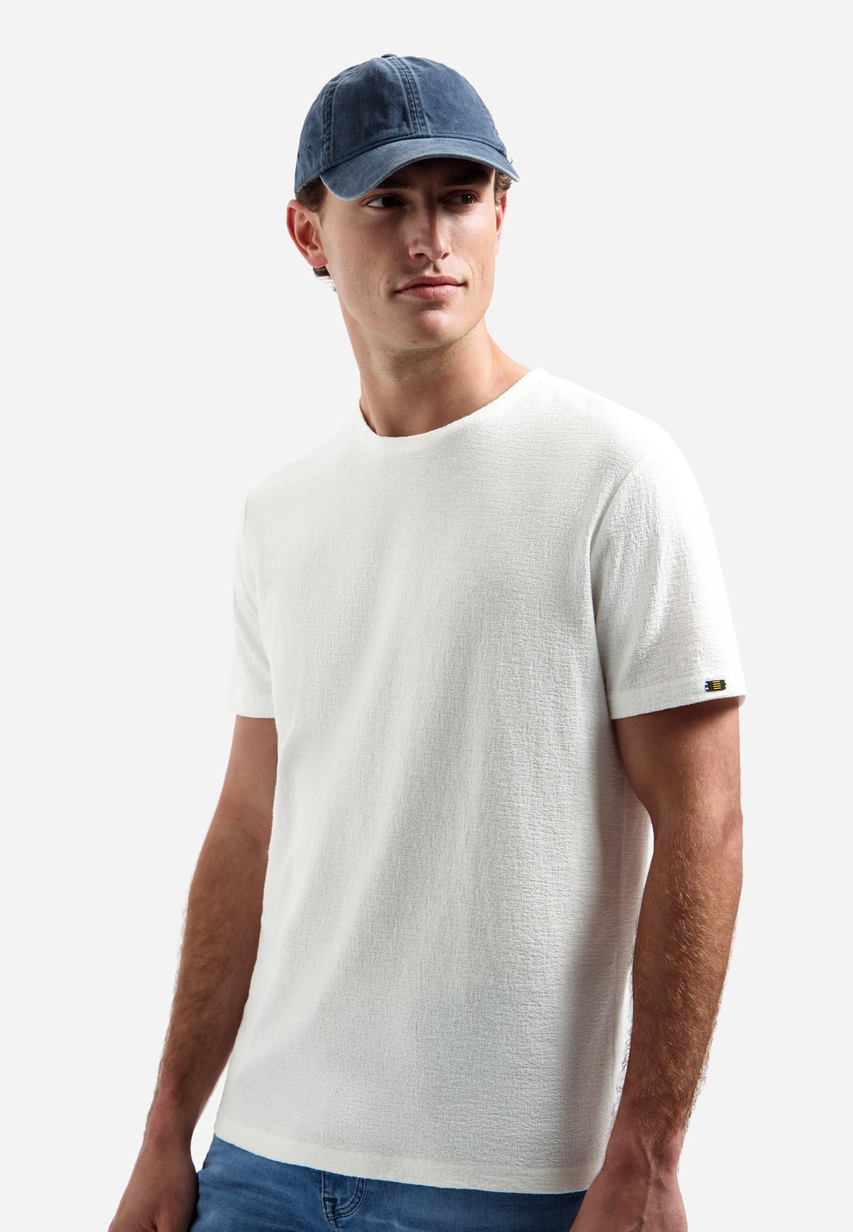 Plain T-shirt with a round neck | White