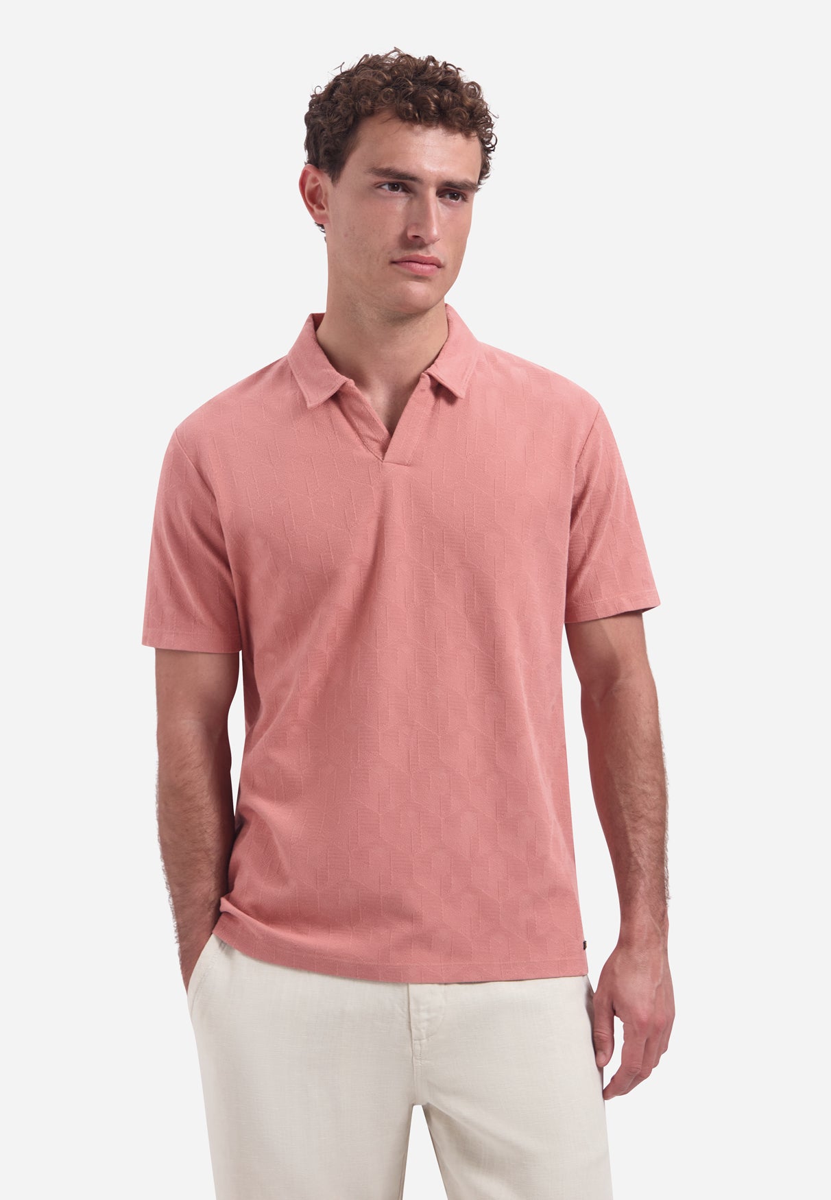 Short-sleeve V-neck polo with jacquard print | Coral