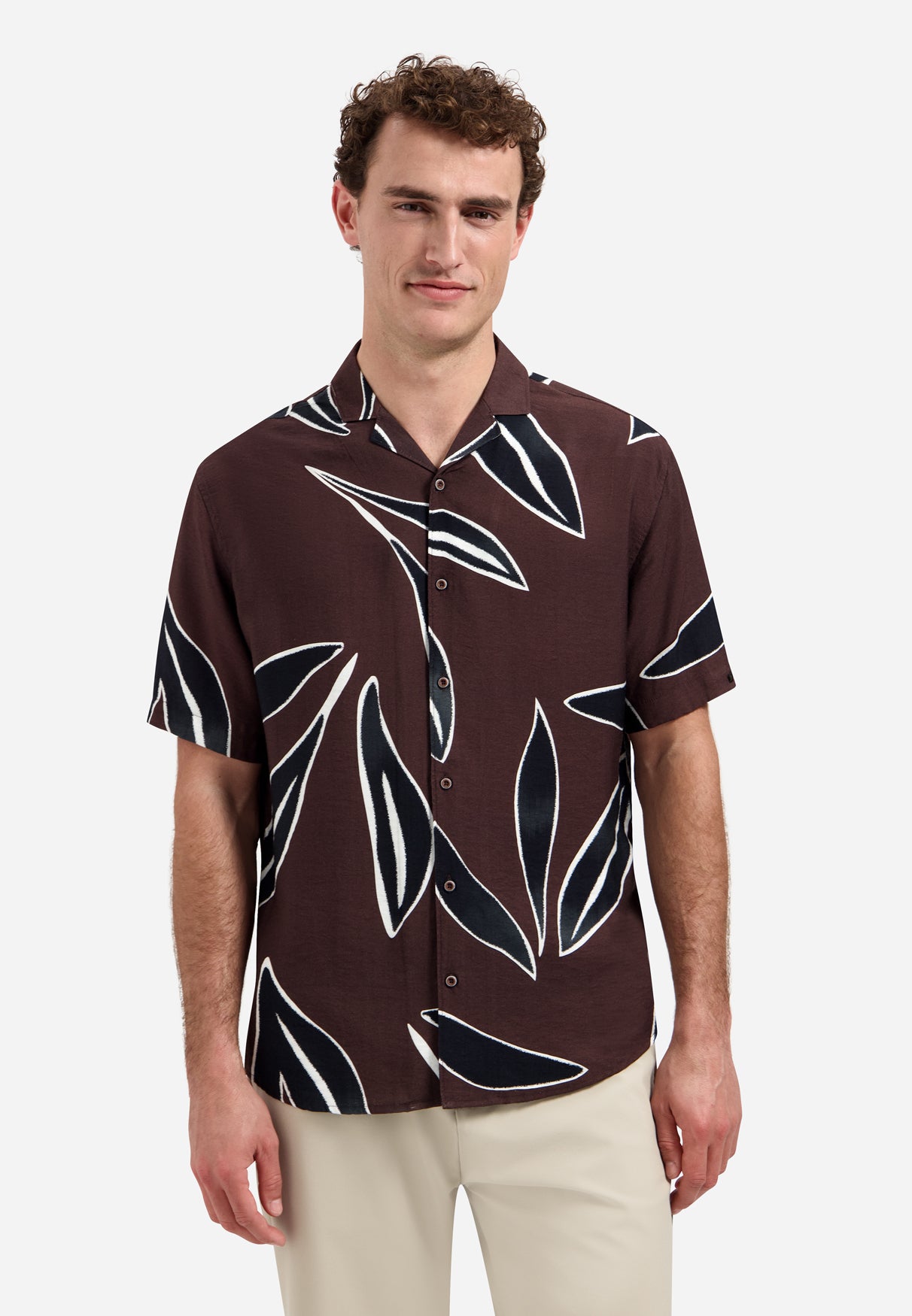 Short-sleeve shirt with a bold pattern | Dark Brown