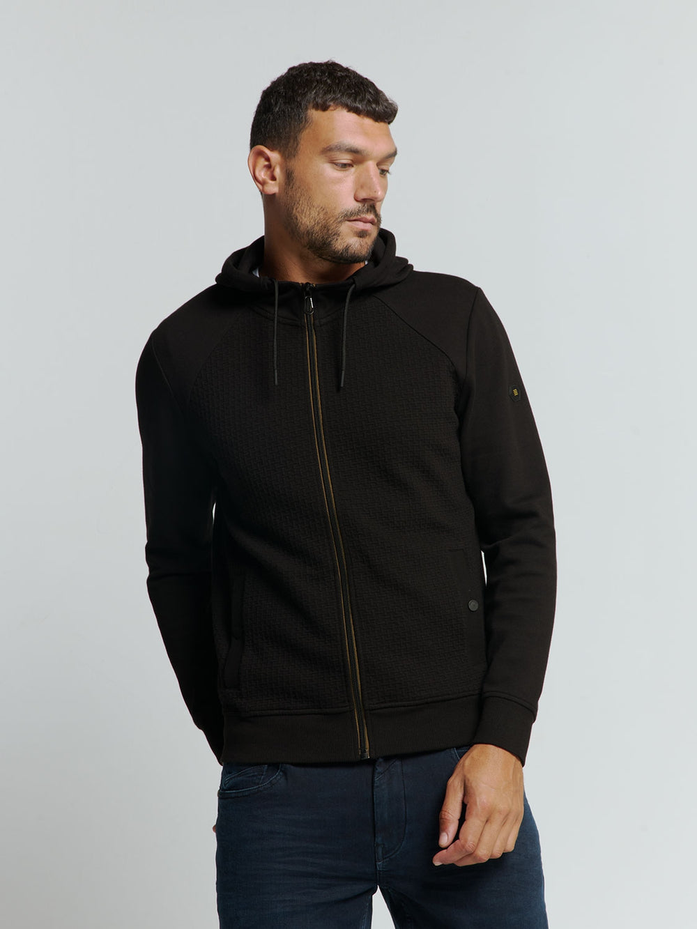 [SIGNATURE] Nylon Hooded Vest /追跡付 Hooded Vest with Jacquard Pattern: Comfort and Style in One