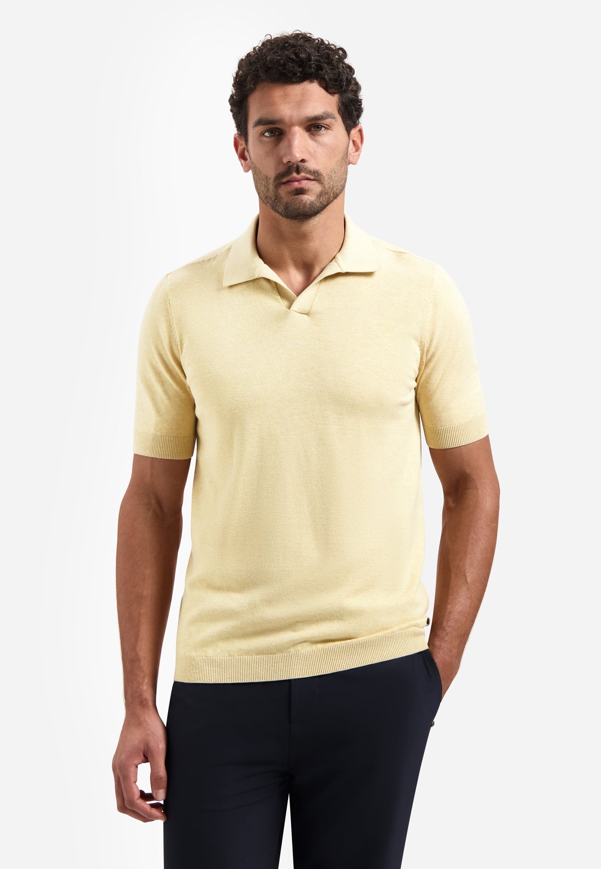 Knitted polo shirt with V-neck | Yellow