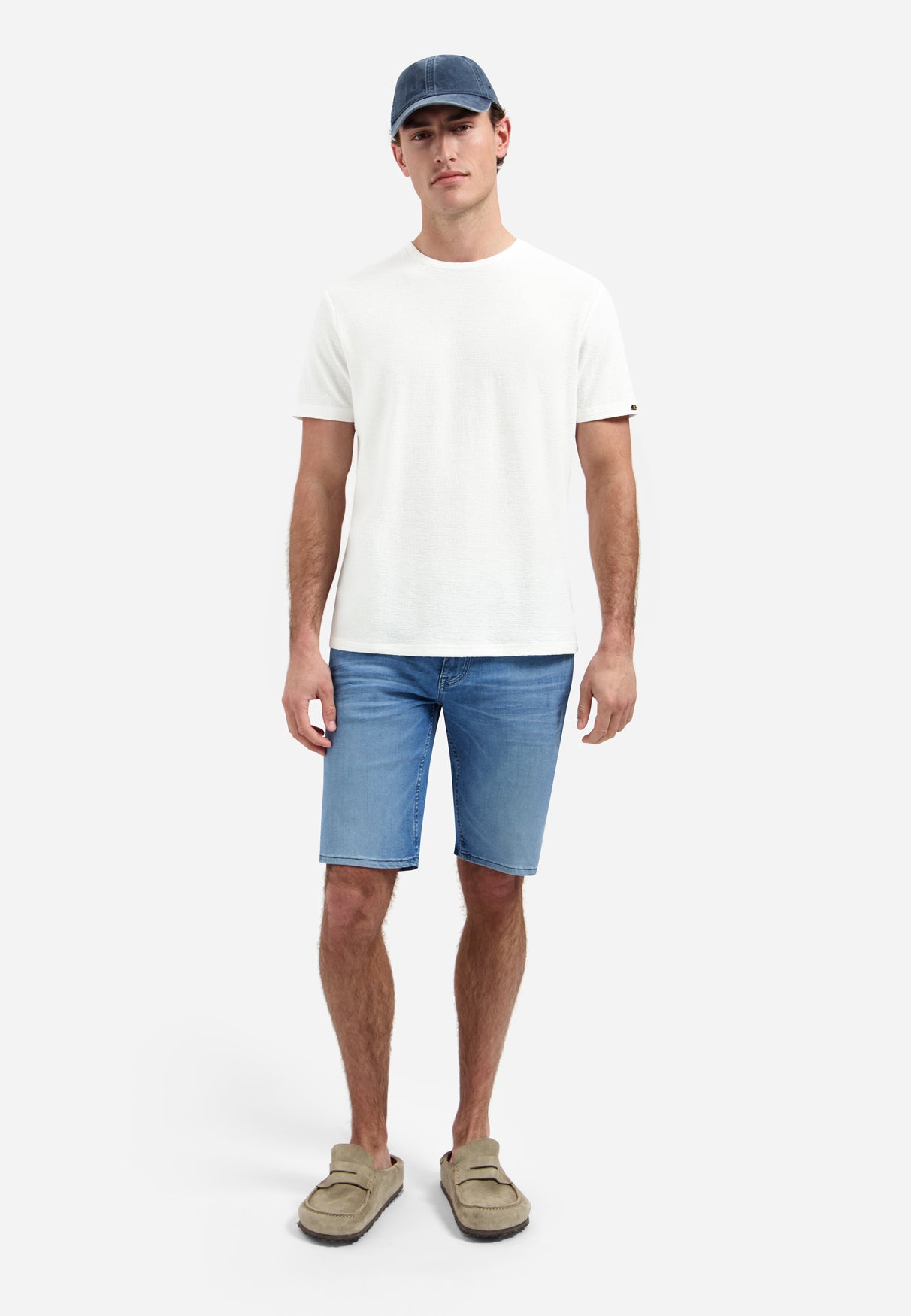 Plain T-shirt with a round neck | White