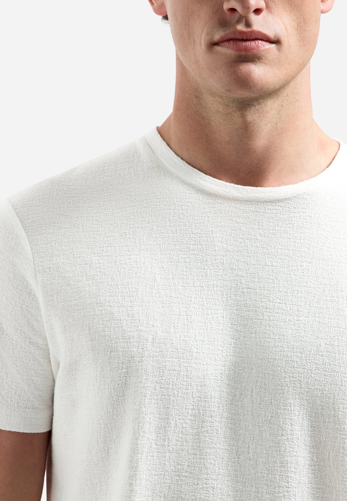 Plain T-shirt with a round neck | White