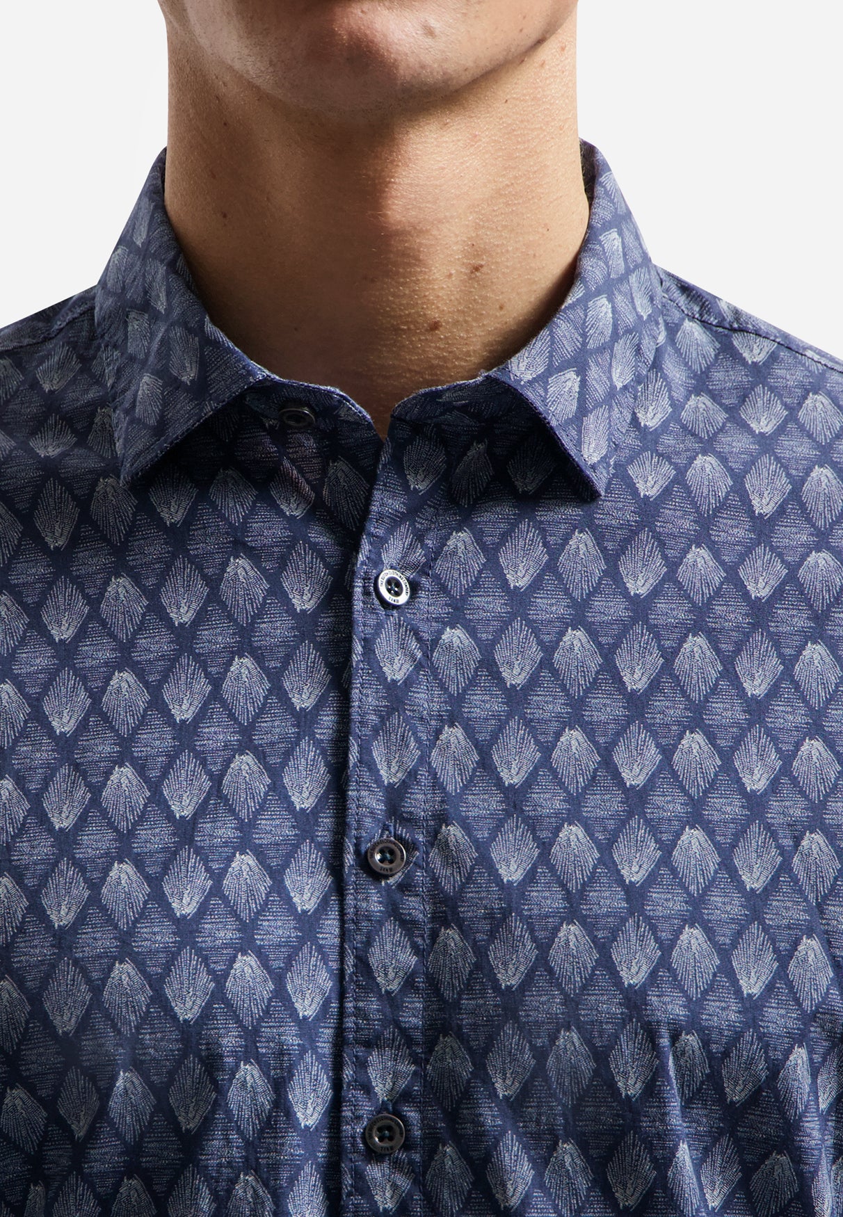Stretch shirt with all-over print. | Night