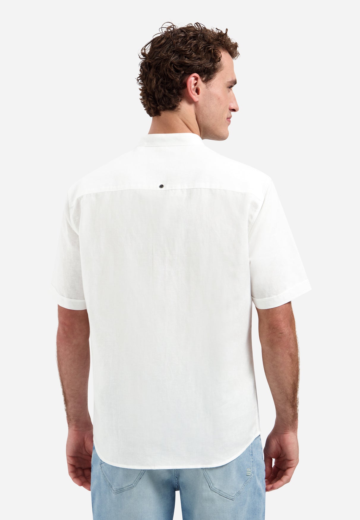 Linen blend shirt with short sleeves and a stand-up collar | White