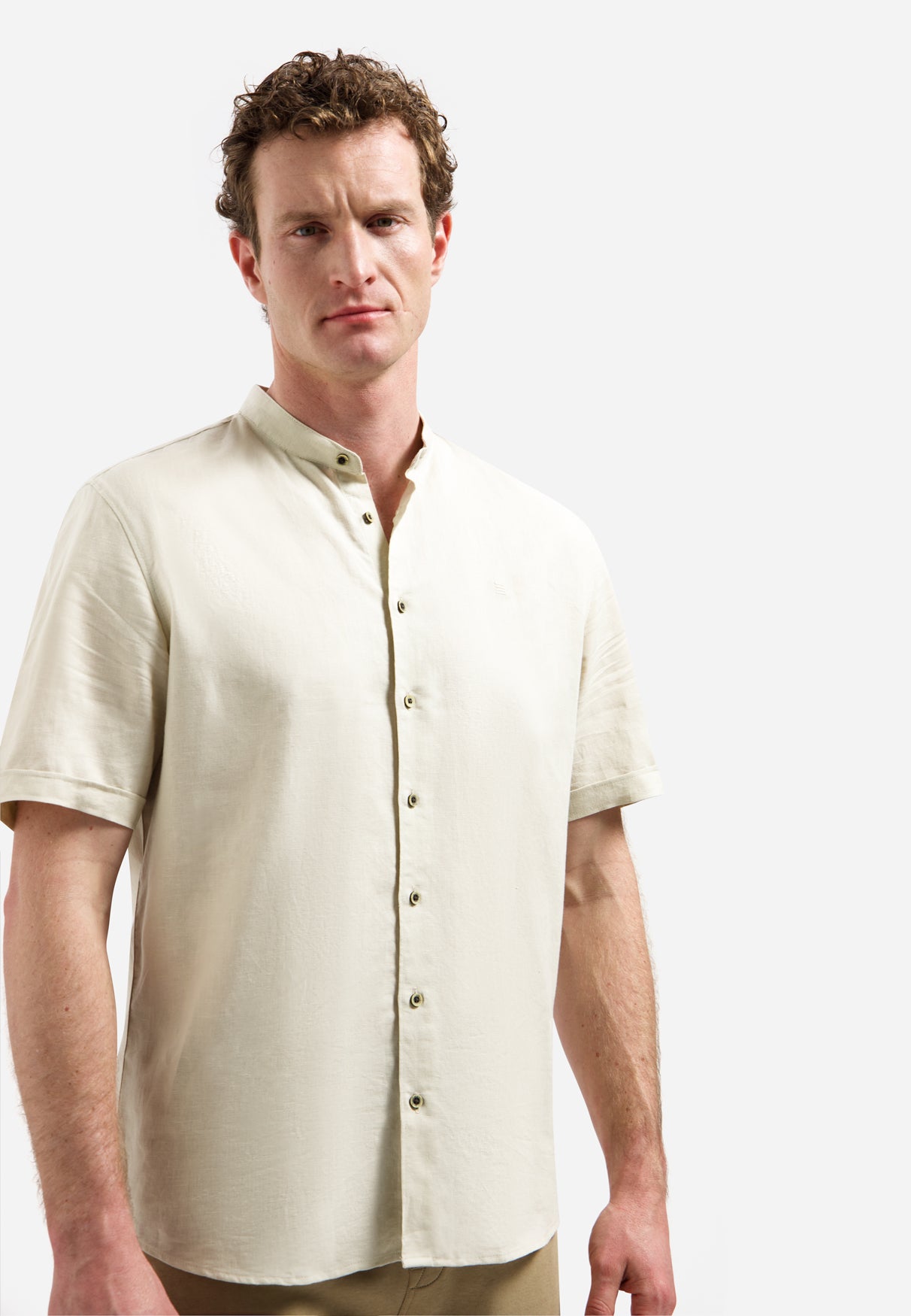 Linen blend shirt with short sleeves and a stand-up collar | Desert