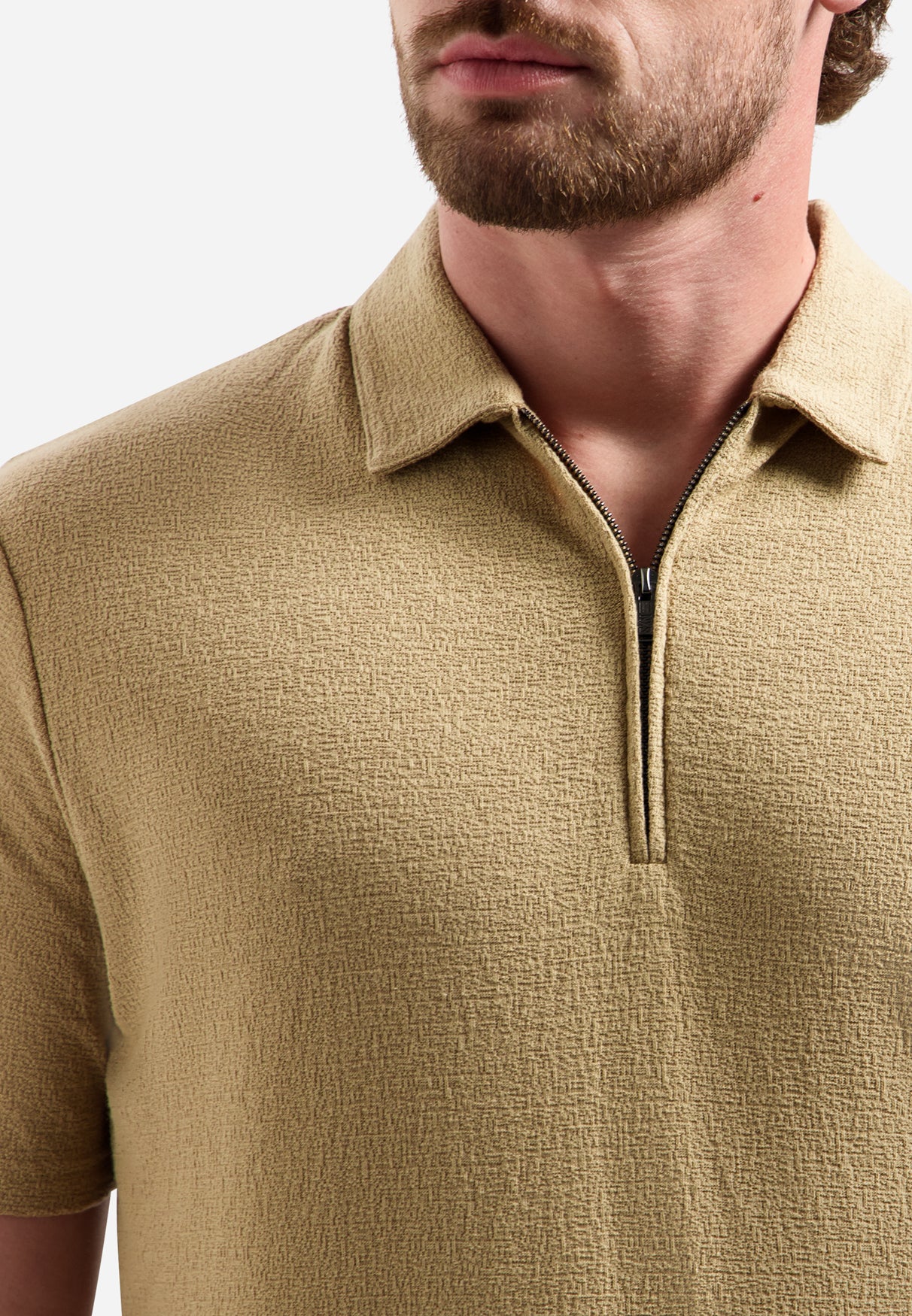 Short-sleeve V-neck polo with a zip-front | Sand