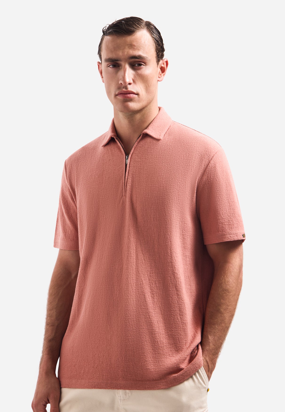 Short-sleeve V-neck polo with a zip-front | Coral