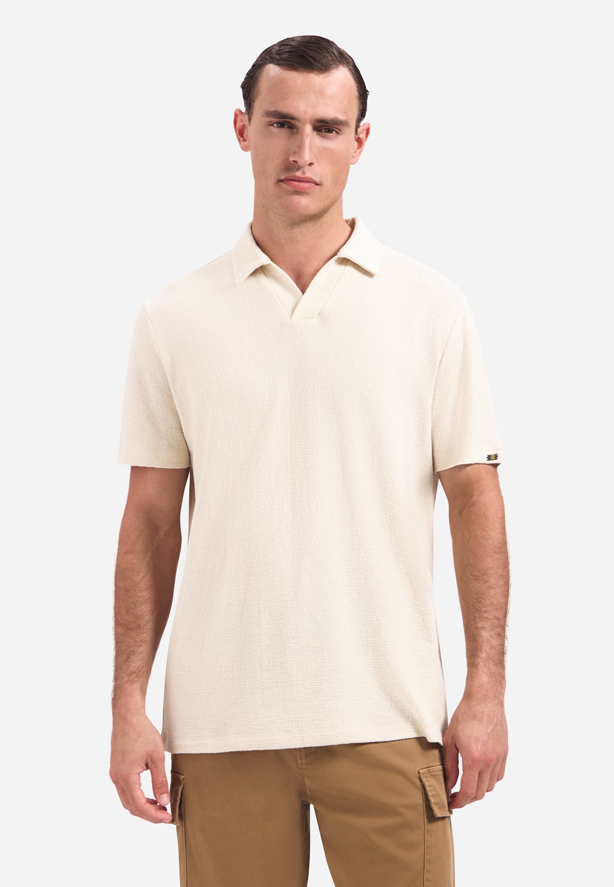 Short-sleeve textured V-neck polo | Stone