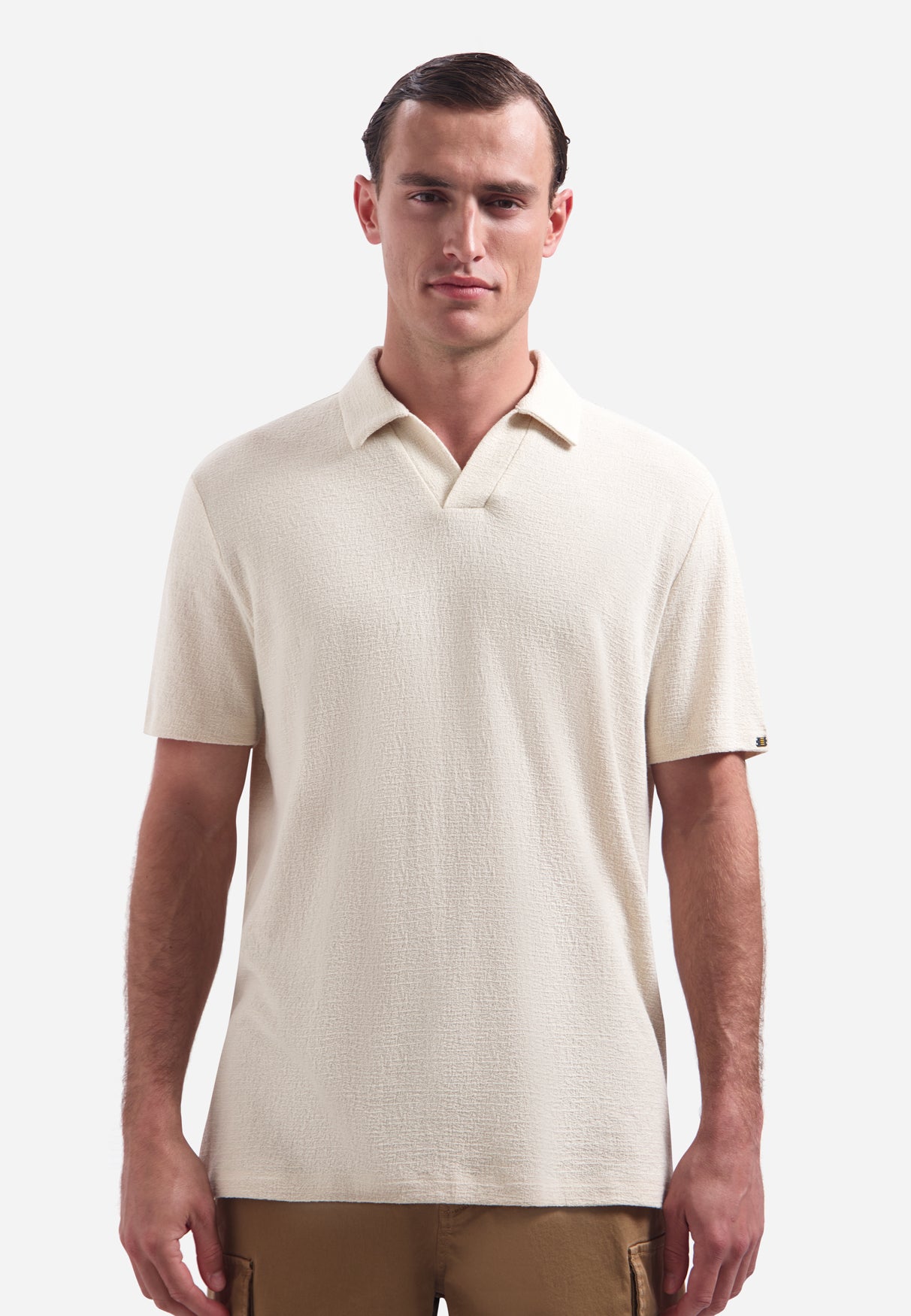Short-sleeve textured V-neck polo | Stone