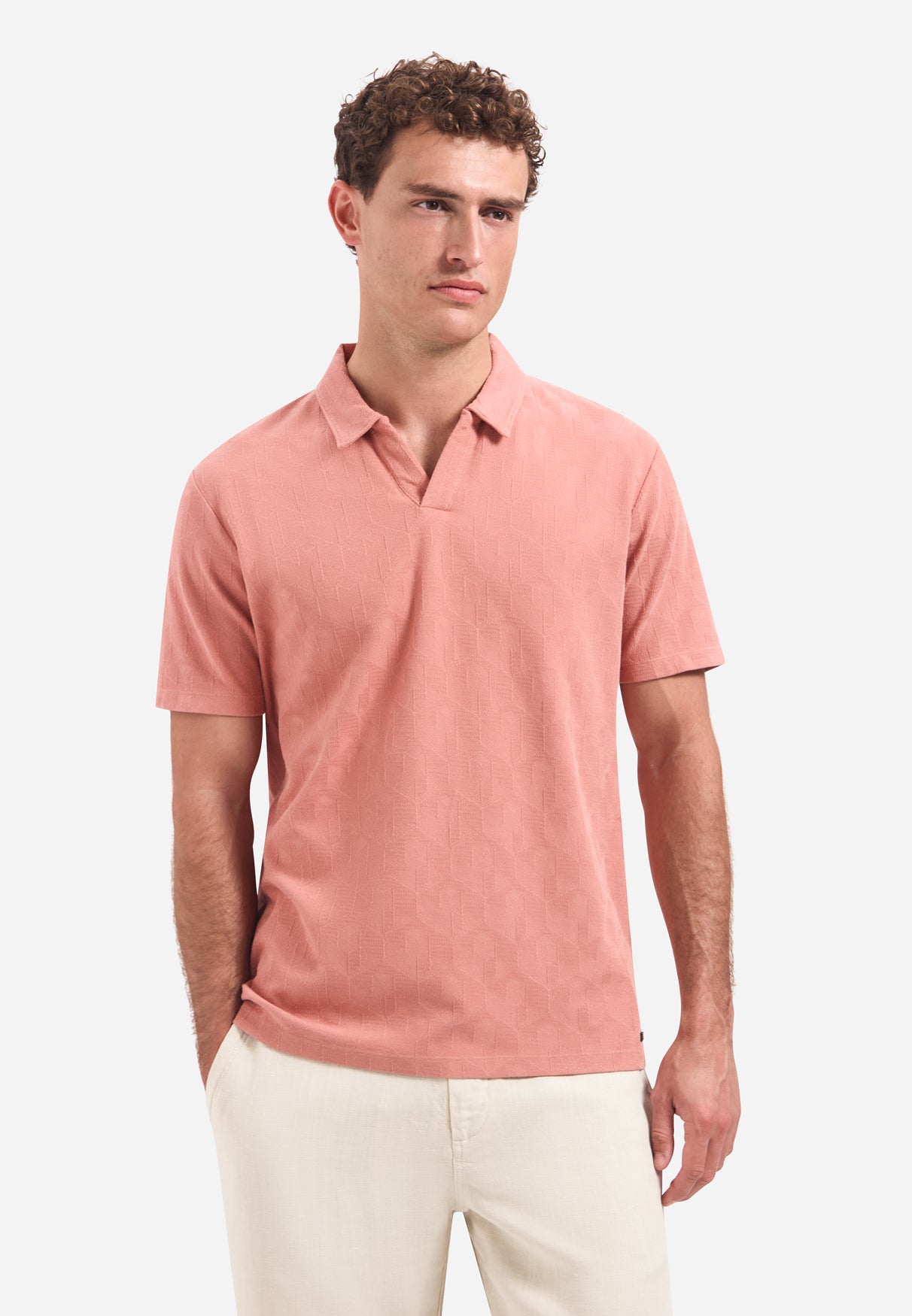 Short-sleeve V-neck polo with jacquard print | Coral