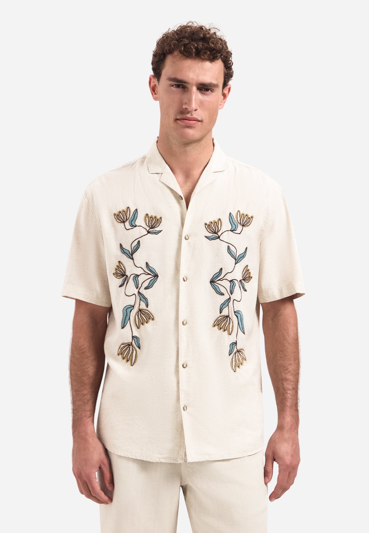 Short-sleeve shirt with embroidered flowers | Stone