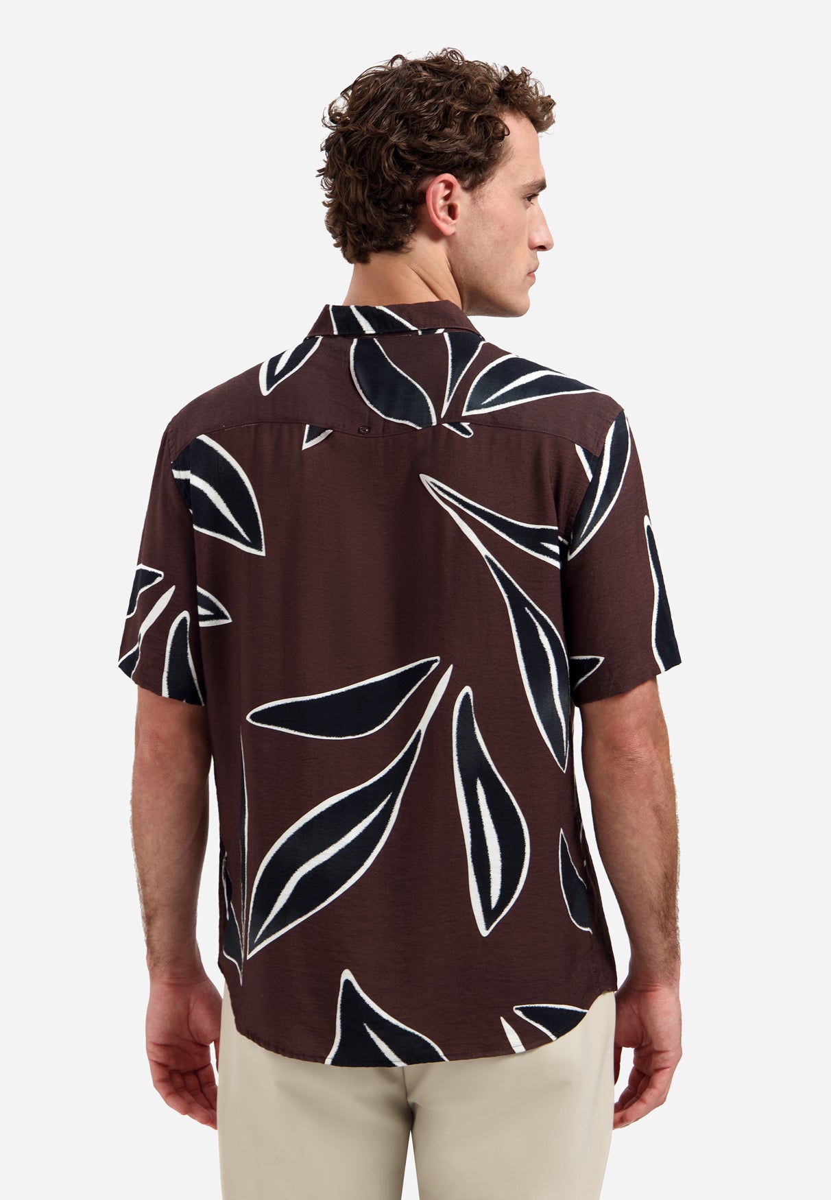 Short-sleeve shirt with a bold pattern | Dark Brown