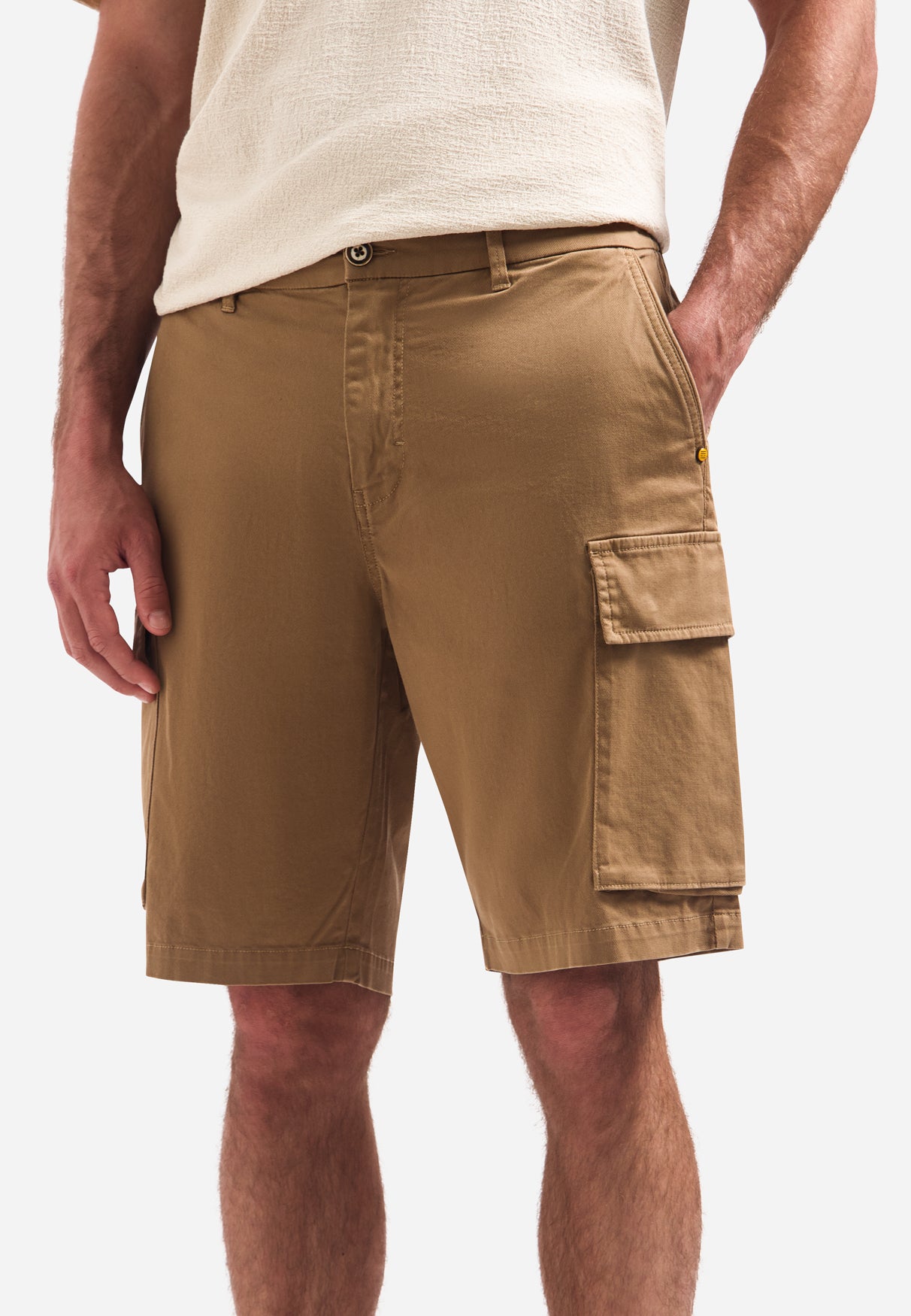 Cargo shorts with side pockets | Sand