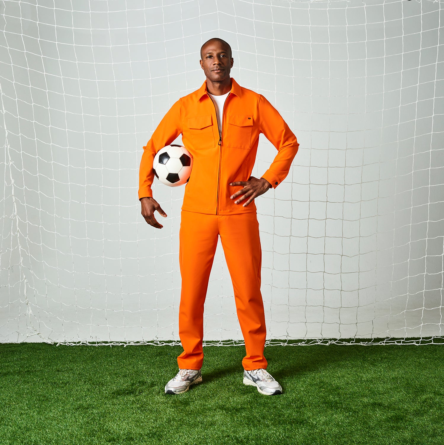 https://shopify-staged-uploads.storage.googleapis.com/tmp/57239142572/products/038d03e6-d8a6-4fe7-b03b-178d89bebe44/NXS_ORANJE_GREGORY_SET01_01a_LR.jpg